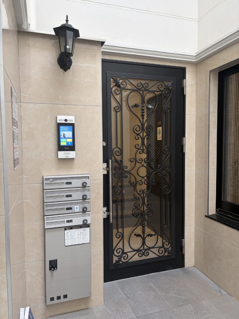 南青山コートヤード玄関口